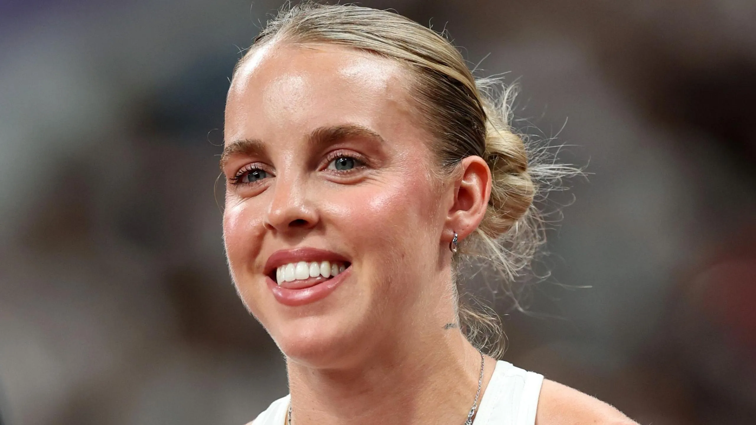 Hodgkinson Begins Global Championship Campaign with Strong Performance